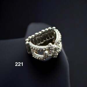 Paparazzi Silver Rhinestone Knot Stretch Back Ring
